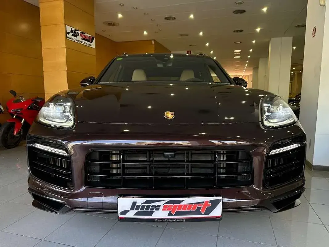Usado Porsche Cayenne E-Hybrid Platinum Edition 462 CV (339 kW) 2022 Marrón SUV