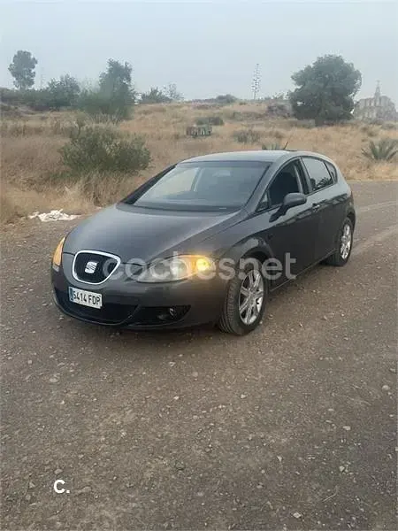Usado Seat Leon Sport 105 CV (77 kW) 2006 Negro Utilitario