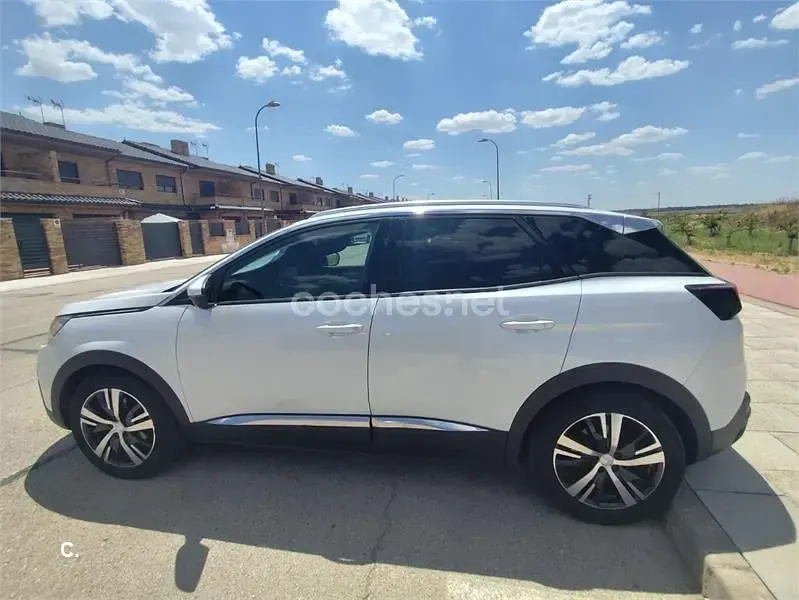 Usado Peugeot 3008 Allure 130 CV (95 kW) 2018 Blanco SUV