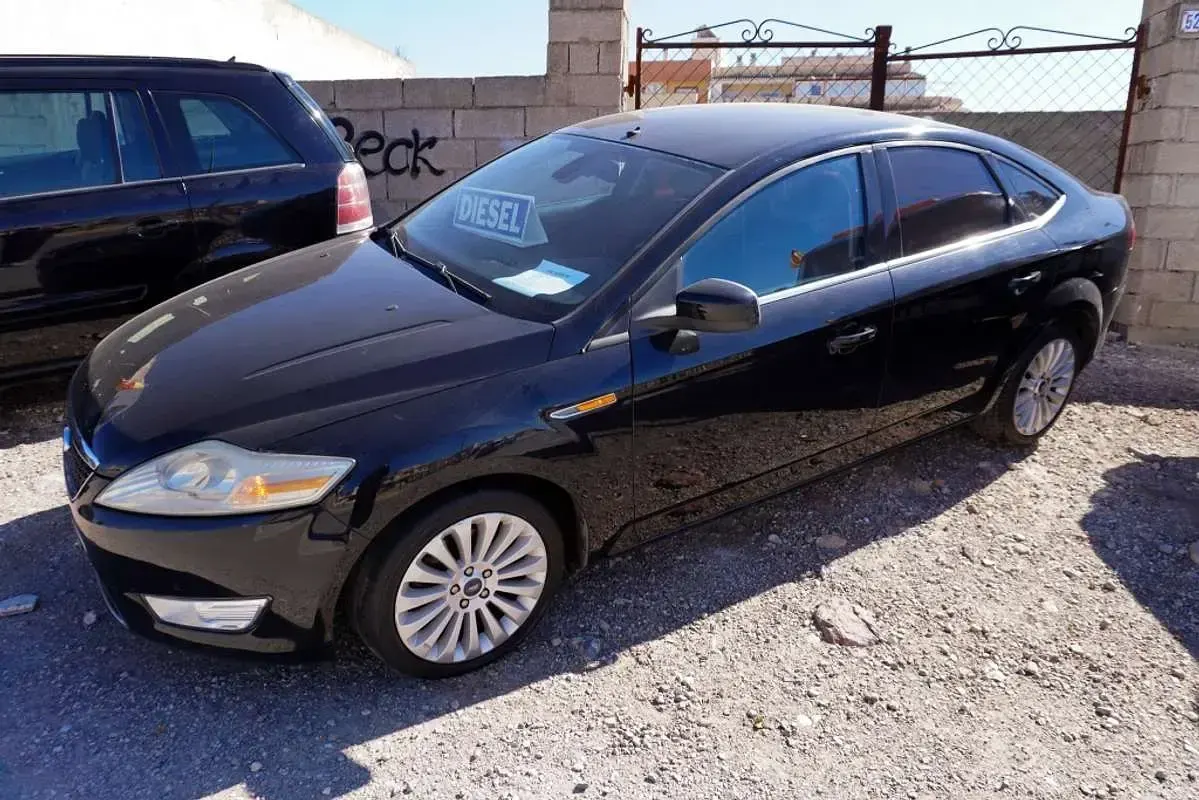 Usado Ford Mondeo Titanium 140 CV (102 kW) 2010 Negro Berlina