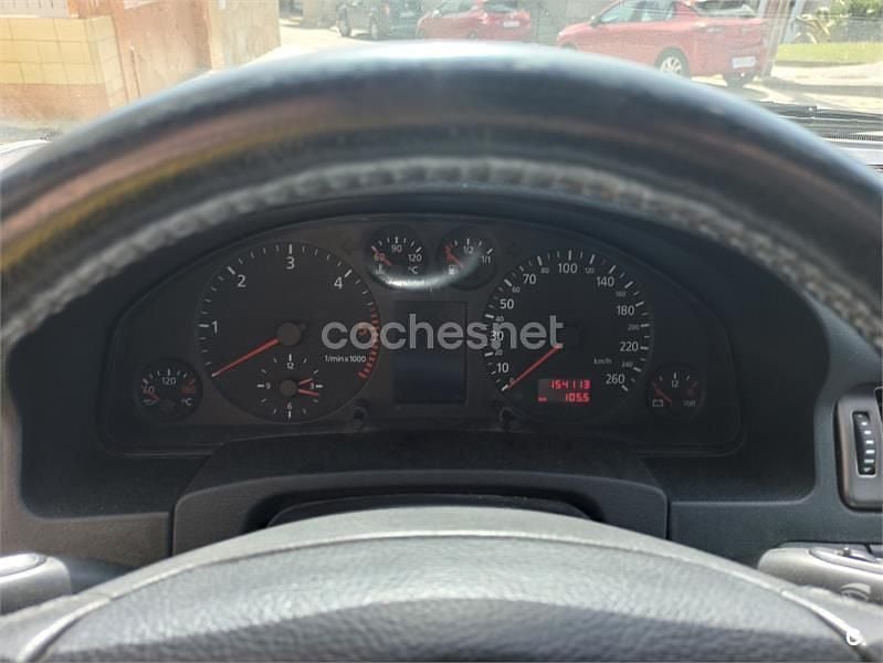 Usado Audi A6 150 CV (110 kW) 1998 Azul Berlina