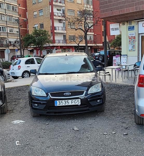 Usado Ford Focus Ghia 115 CV (84 kW) 2006 Negro Berlina