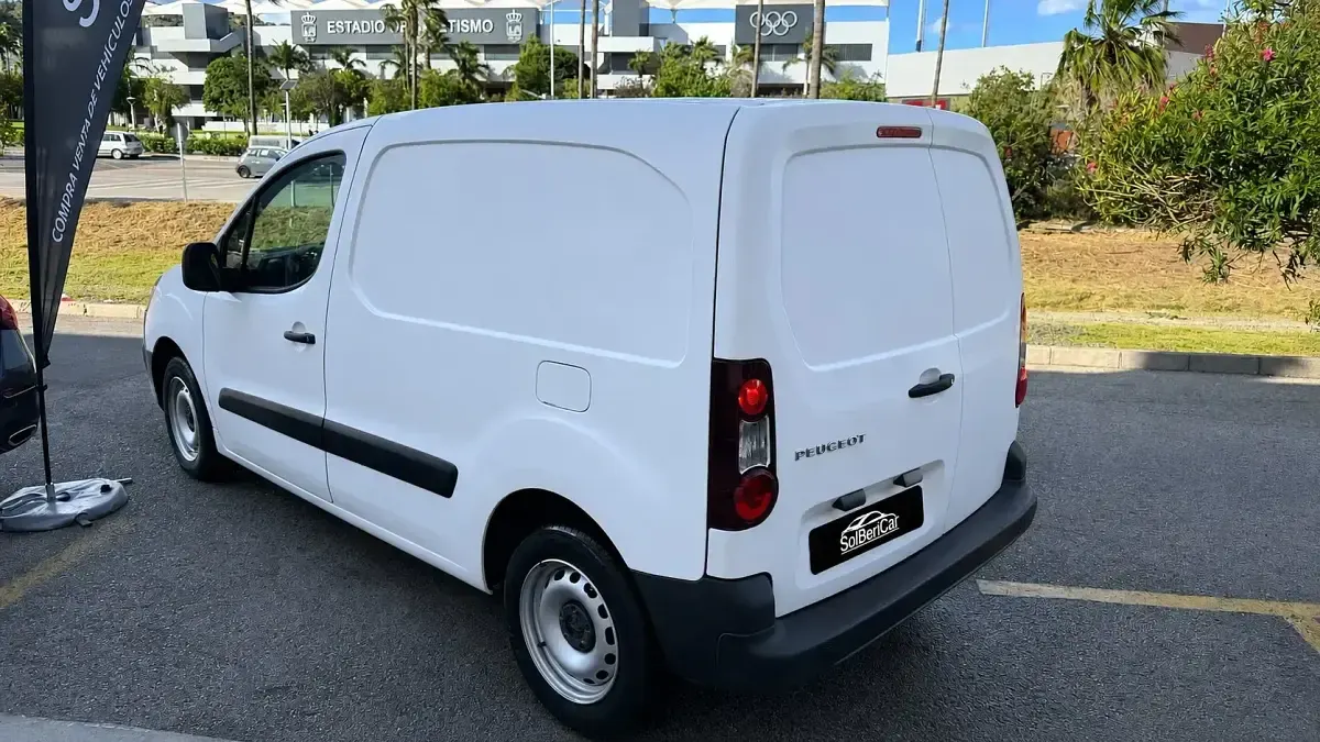 Usado Peugeot Partner Premium 98 CV (72 kW) 2019 Blanco Monovolumen