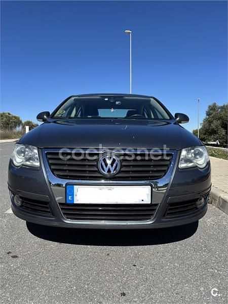Usado VW Passat Edition 110 CV (80 kW) 2010 Gris / plata Berlina