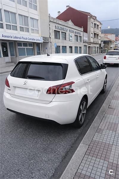 Usado Peugeot 308 Active 130 CV (95 kW) 2019 Blanco Berlina