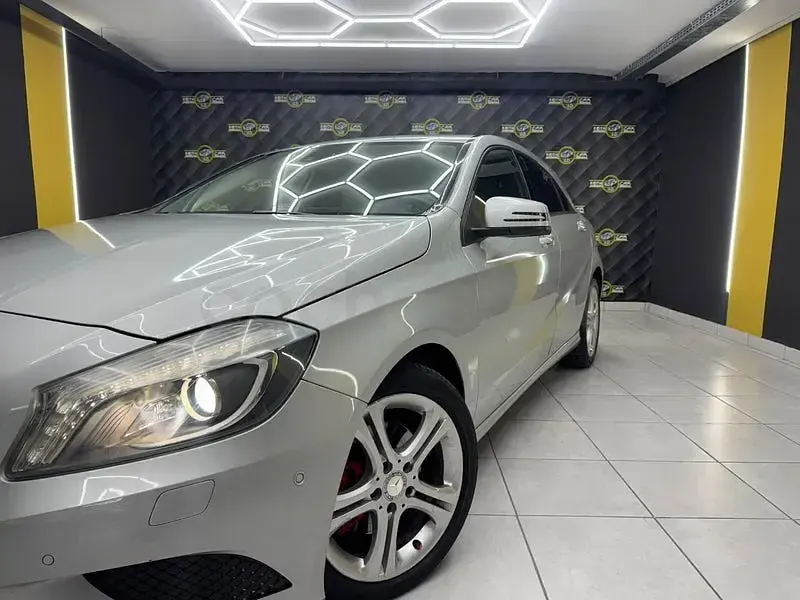 Usado Mercedes A220 Urban 170 CV (125 kW) 2013 Gris / plata Utilitario