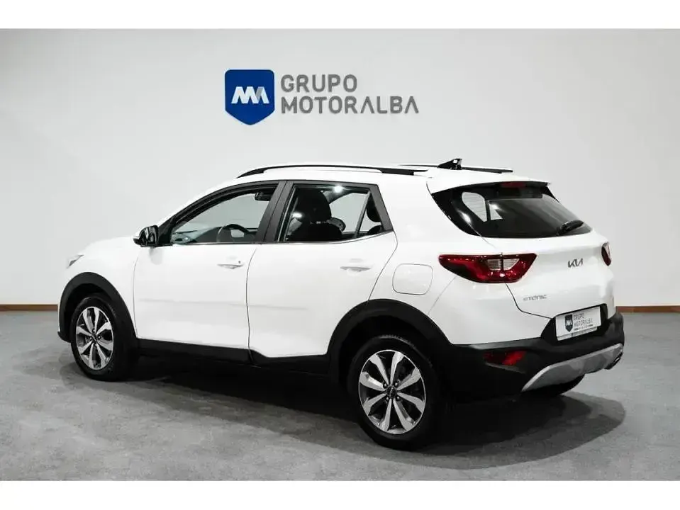 Usado Kia Stonic 84 CV (61 kW) 2023 Blanco SUV