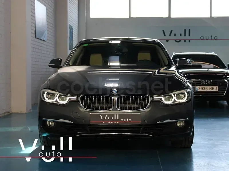 Usado BMW 325 Comfort Edition 224 CV (164 kW) 2017 Gris / plata Berlina