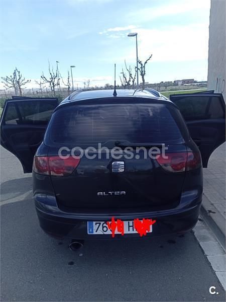 Usado Seat Altea XL Style 105 CV (77 kW) 2012 Negro Monovolumen