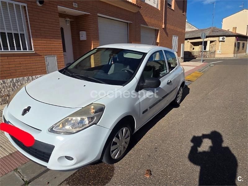 Usado Renault Clio II Authentique 70 CV (51 kW) 2010 Blanco Berlina