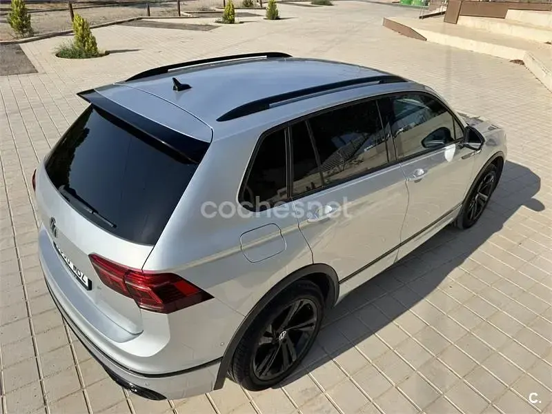 Usado VW Tiguan R-line 190 CV (139 kW) 2022 Gris / plata SUV