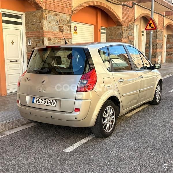 Usado Renault Scénic II Authentique 110 CV (80 kW) 2008 Beige Monovolumen