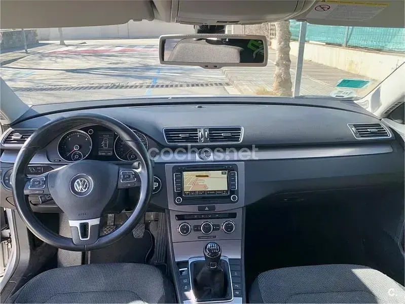 Usado VW Passat Advance 140 CV (102 kW) 2012 Gris / plata Familiar