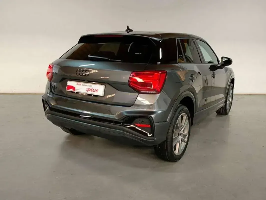 Usado Audi Q2 Black Edition 150 CV (110 kW) 2026 Gris SUV