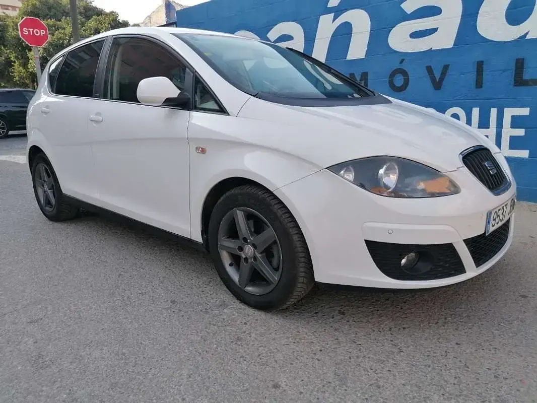 Usado Seat Altea Ecomotive 105 CV (77 kW) 2014 Blanco Monovolumen