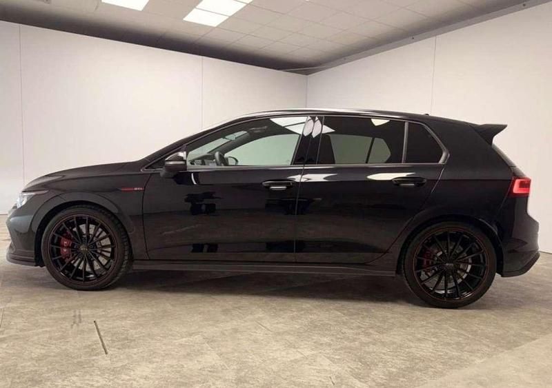 Usado VW Golf VIII GTI 300 CV (220 kW) 2023 Negro Utilitario