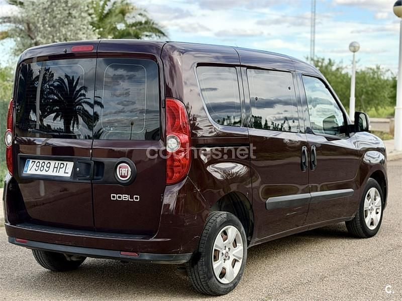 Usado Fiat Doblò Dynamic 90 CV (66 kW) 2013 Marrón Monovolumen