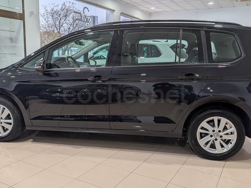 Usado VW Touran Business 116 CV (85 kW) 2020 Negro Monovolumen