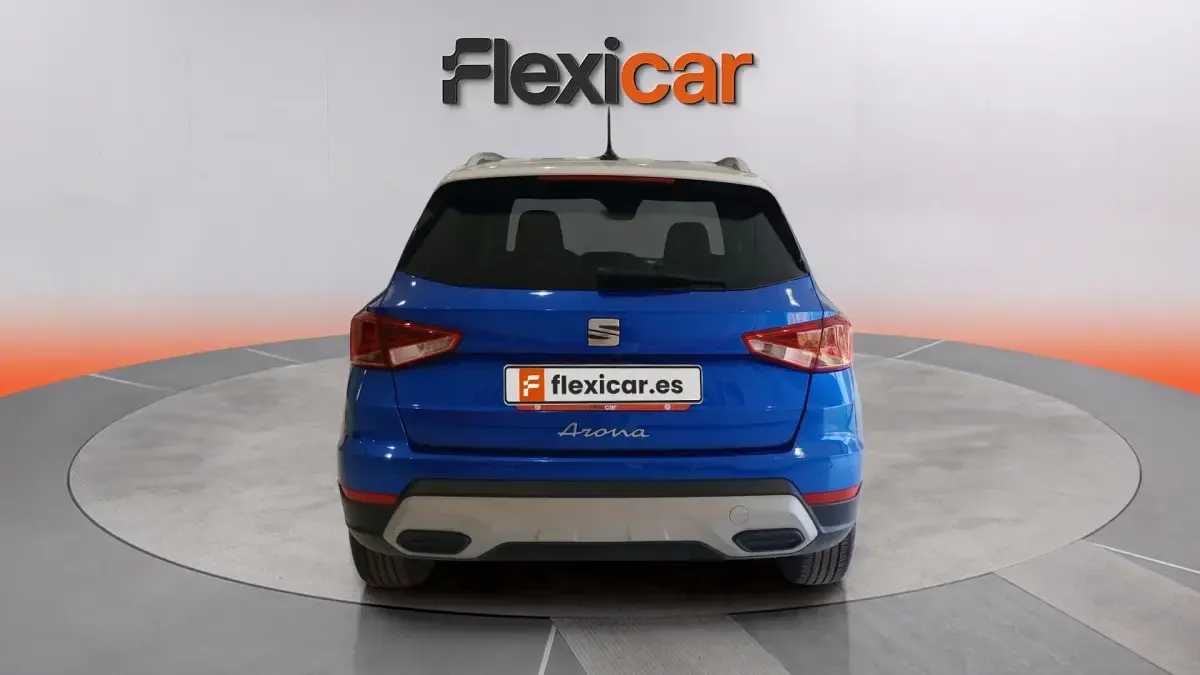 Usado Seat Arona Xperience 116 CV (85 kW) 2025 Azul SUV