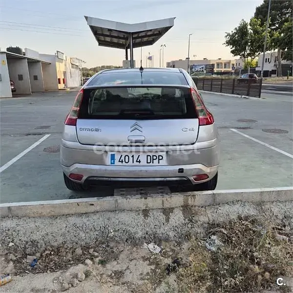 Usado Citroën C4 VTR Sport 92 CV (67 kW) 2005 Gris / plata Berlina