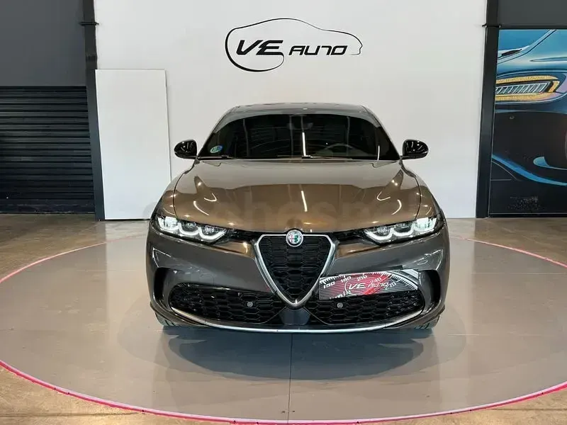 Usado Alfa Romeo Tonale Ti 160 CV (117 kW) 2023 Gris / plata SUV