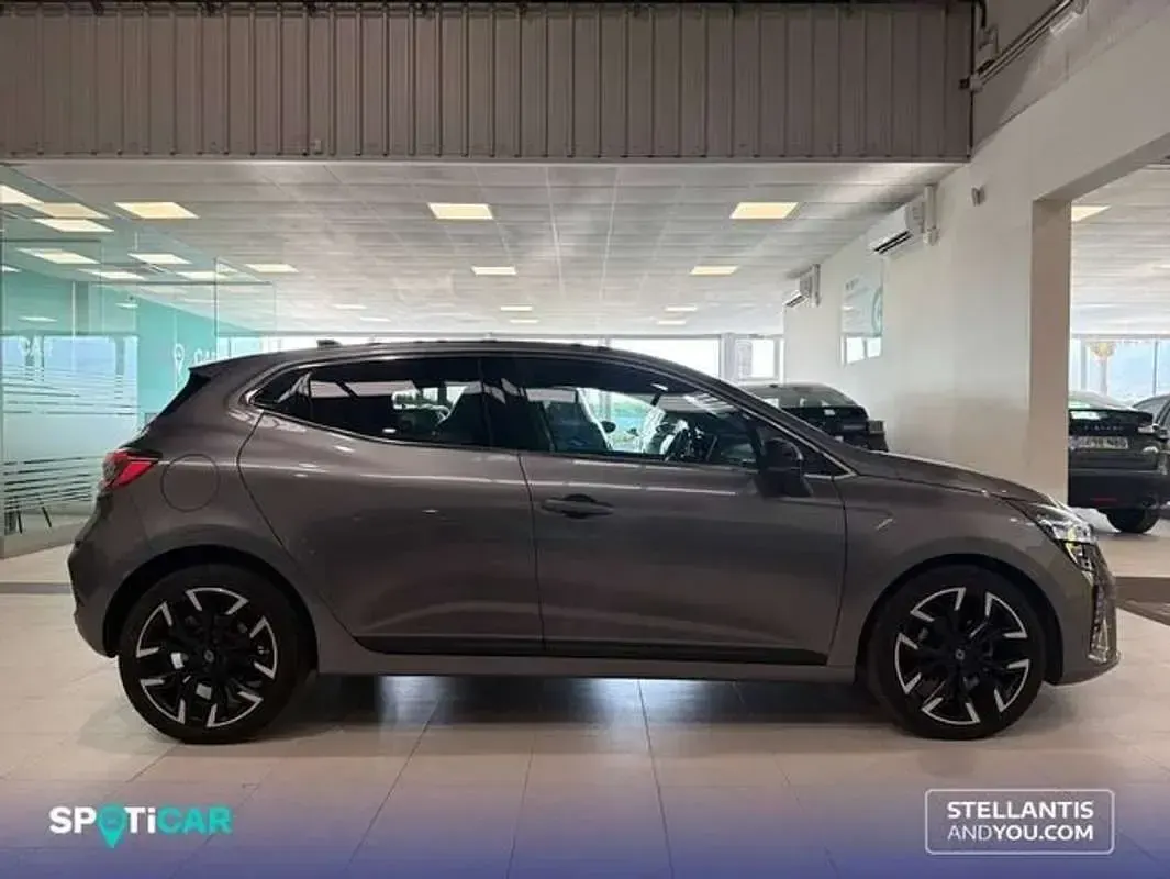 Usado Renault Clio V Techno 90 CV (66 kW) 2025 Gris Berlina