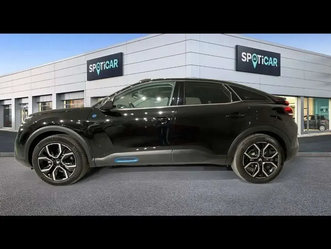 Usado Citroën e-C4 Shine 100 kW (136 CV) 2023 Negro Utilitario