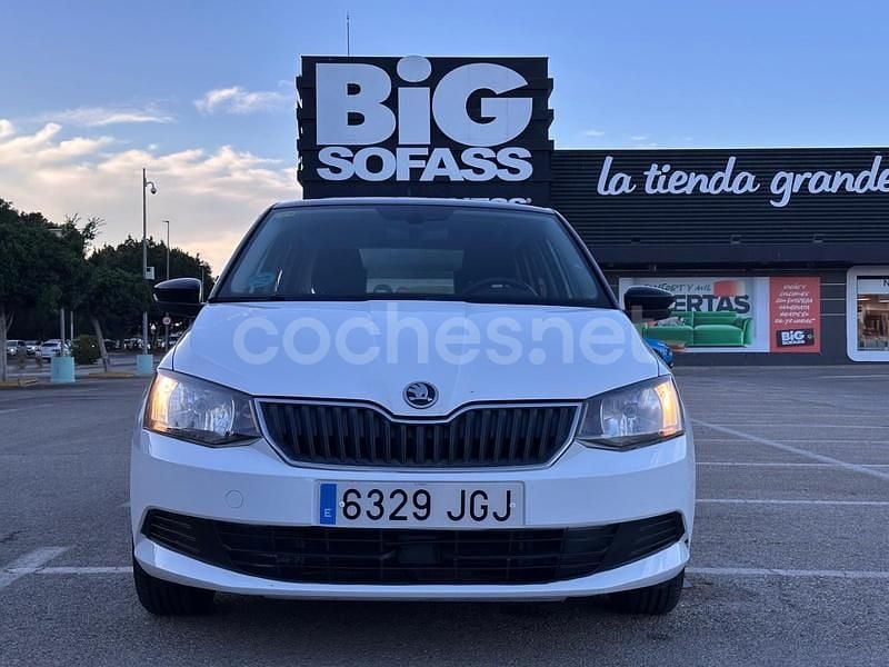 Blanco Usado 2015 Skoda Fabia Ambition Berlina | 7800 € (Precio justo) - Imagen 1/4