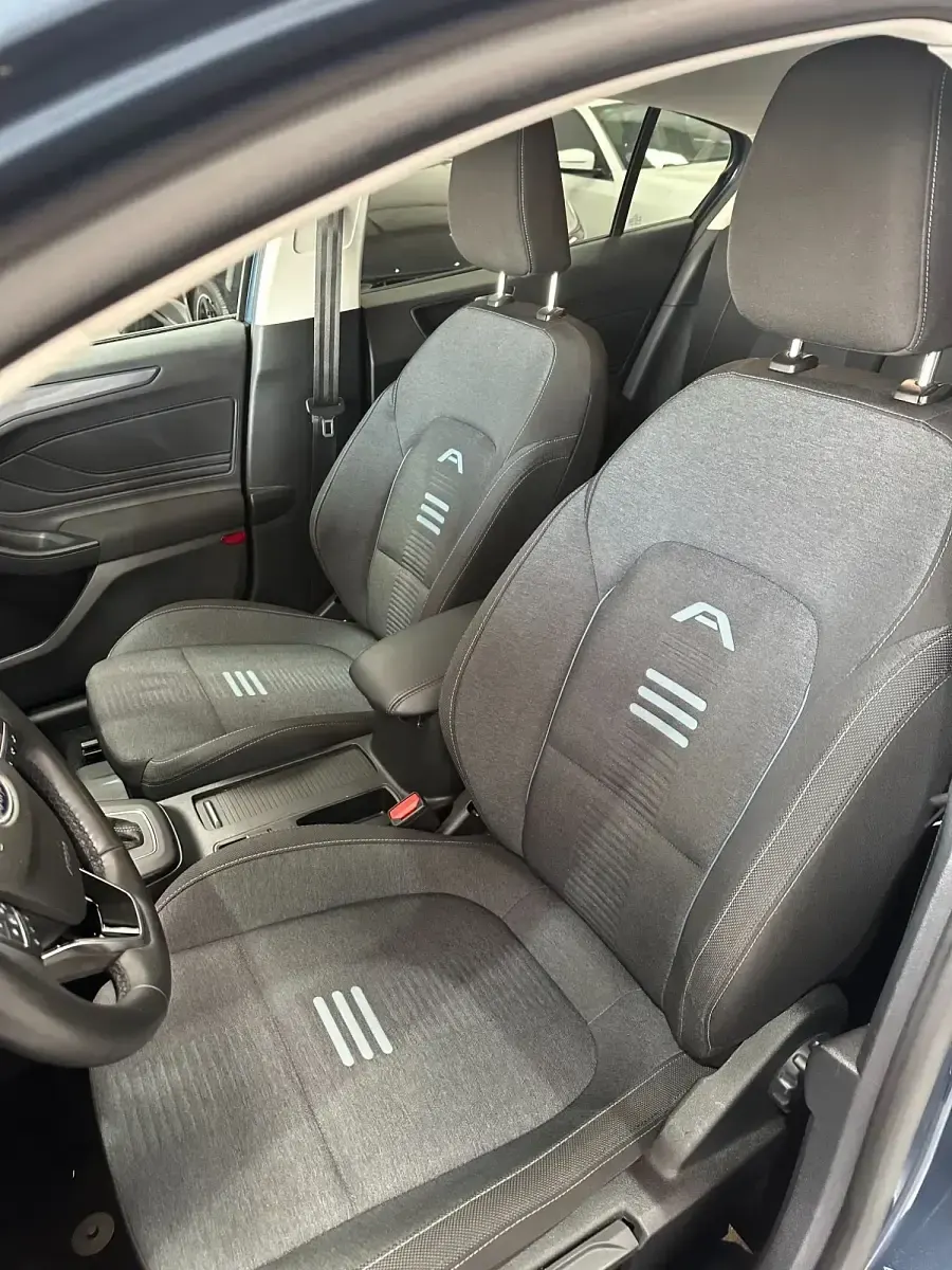 Usado Ford Focus Active 155 CV (114 kW) 2024 Azul Berlina