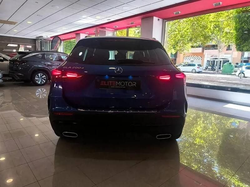 Usado Mercedes GLA200 AMG 150 HP (110 kW) 2024 Azul SUV