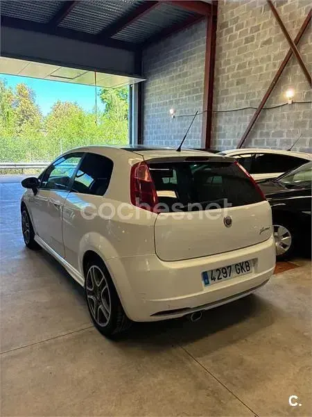 Usado Fiat Punto Racing 95 CV (69 kW) 2008 Blanco Utilitario