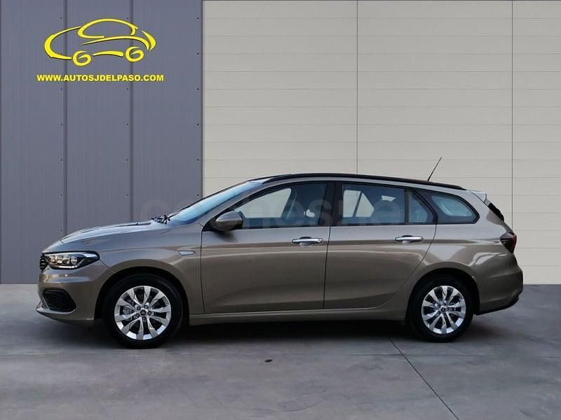 Usado Fiat Tipo Easy 95 CV (69 kW) 2018 Beige Familiar