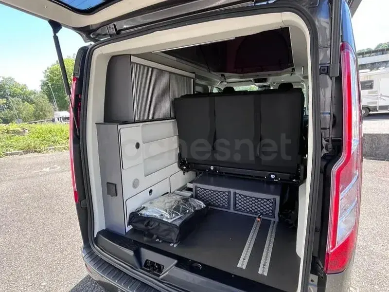 Usado Ford Transit Custom Nugget 130 CV (95 kW) 2022 Gris / plata Monovolumen