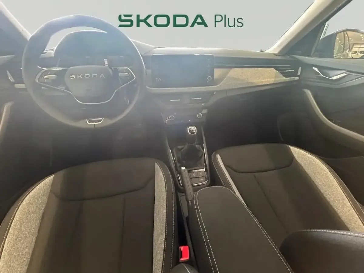 Usado Skoda Kamiq Selection 115 CV (84 kW) 2025 Blanco SUV