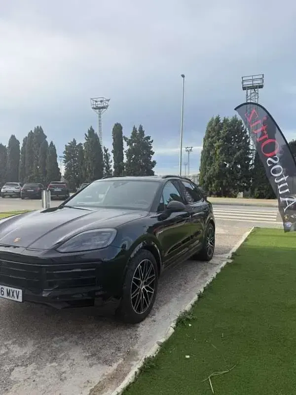 Usado Porsche Cayenne 470 CV (345 kW) 2024 Negro SUV