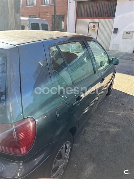 Usado VW Polo Trendline 75 CV (55 kW) 2001 Azul Berlina