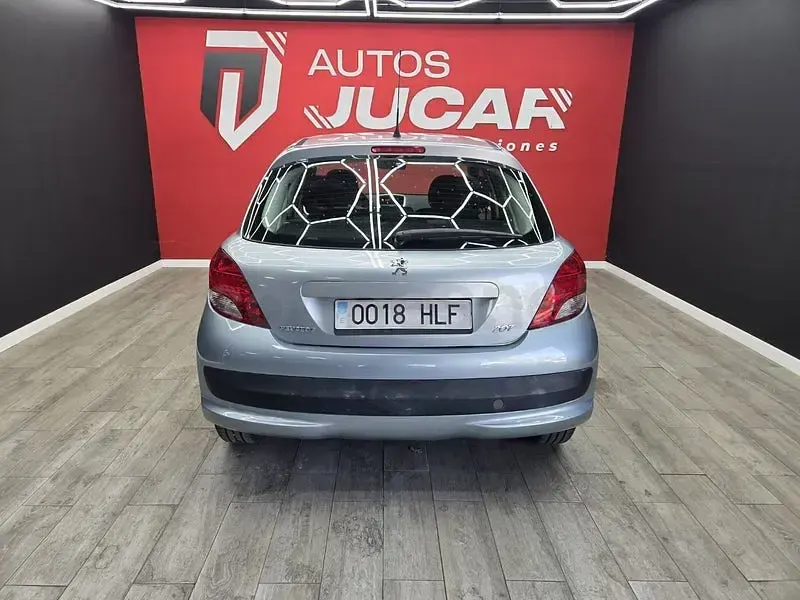 Usado Peugeot 207 Active 92 CV (67 kW) 2012 Gris / plata Berlina