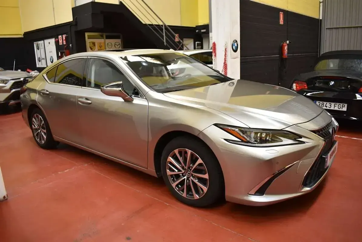 Usado Lexus ES300 218 CV (160 kW) 2022 Beige Berlina
