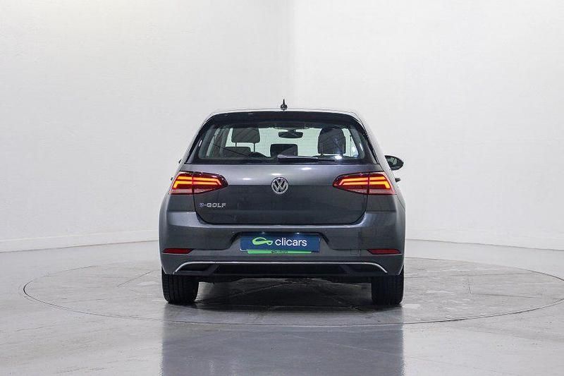 Usado VW e-Golf 100 kW (136 CV) 2020 Gris Utilitario