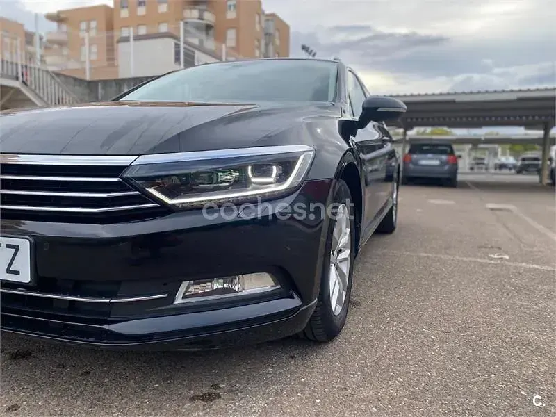 Usado VW Passat Advance 120 CV (88 kW) 2018 Negro Familiar
