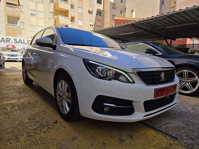 Usado Peugeot 308 Allure 131 CV (96 kW) 2018 Blanco Utilitario