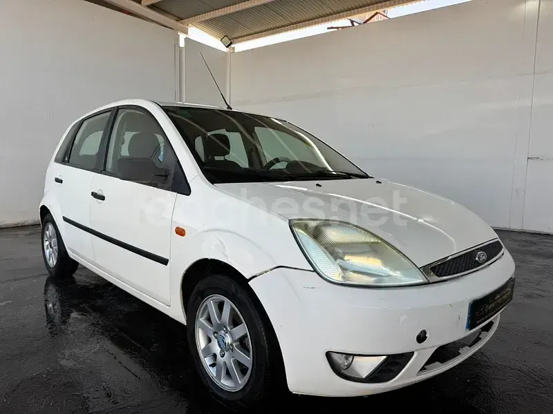 Usado Ford Fiesta Trend 68 CV (50 kW) 2003 Blanco Utilitario