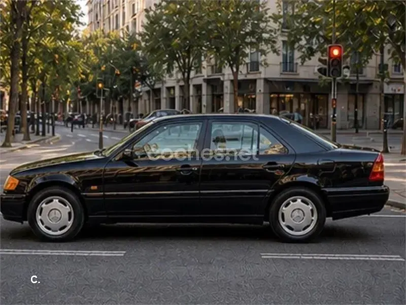 Usado Mercedes C180 122 CV (89 kW) 1994 Azul Berlina