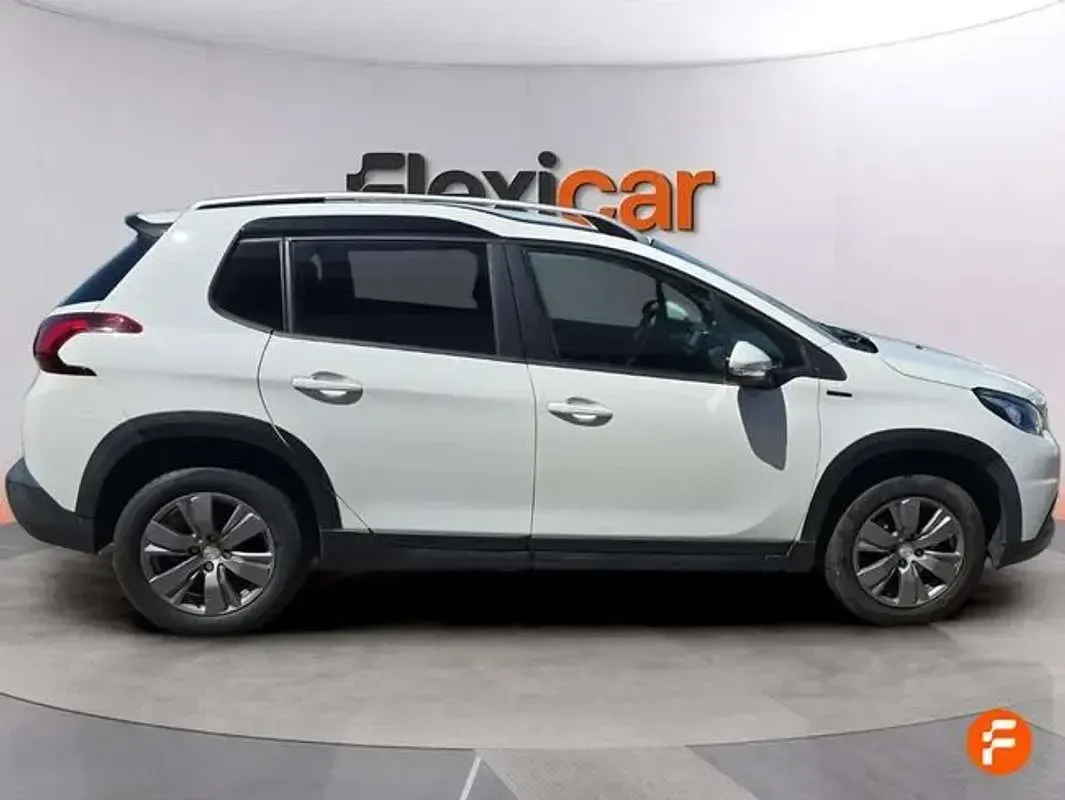 Usado Peugeot 2008 Signature Sky 131 CV (96 kW) 2019 Blanco SUV