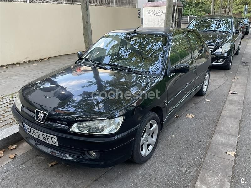 Begagnad Peugeot 306 90 HK (66 kW) 2001 Svart Sedan