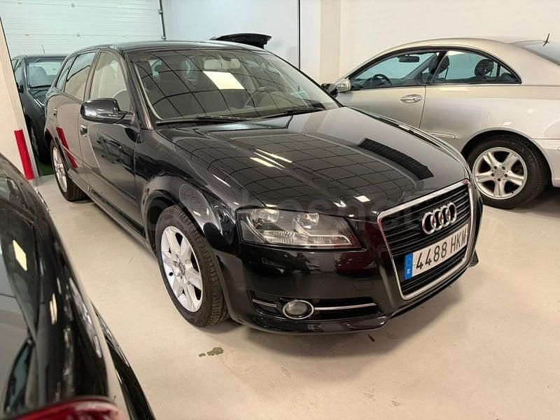 Usado Audi A3 Sportback Attraction 105 CV (77 kW) 2012 Negro Utilitario