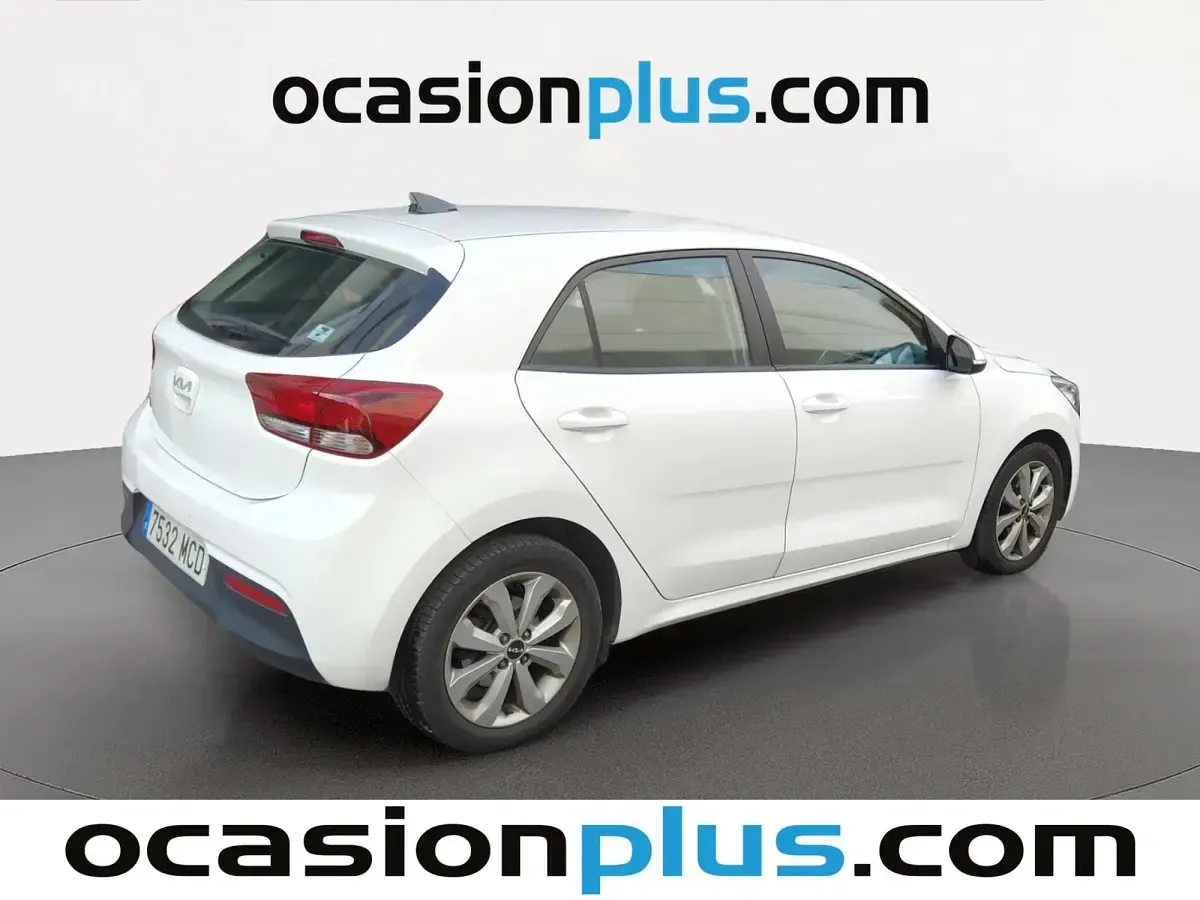 Usado Kia Rio 101 CV (74 kW) 2022 Blanco Utilitario