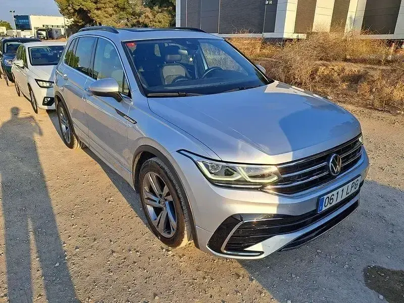 Usado VW Tiguan R-line 150 CV (110 kW) 2021 Gris SUV