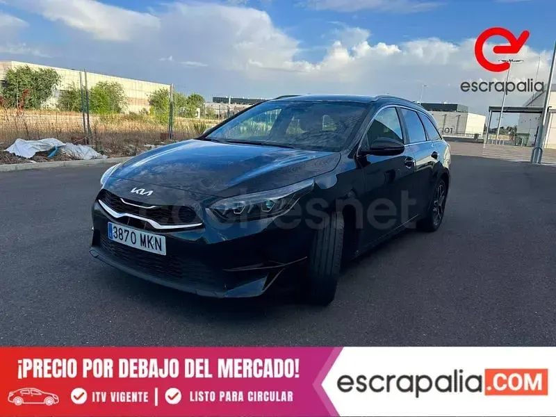 Usado Kia Ceed 120 CV (88 kW) 2023 Negro Utilitario