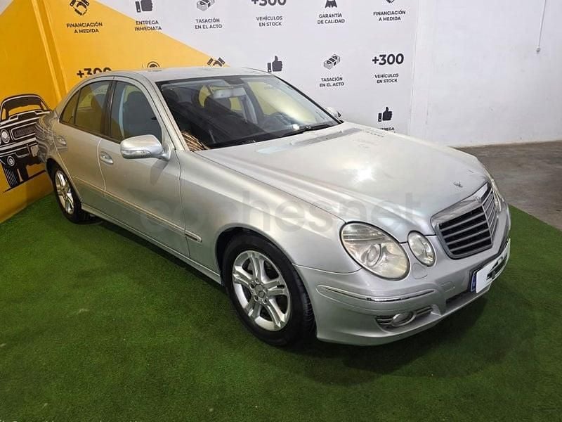 Usado Mercedes E220 Avantgarde 150 CV (110 kW) 2006 Gris / plata Berlina